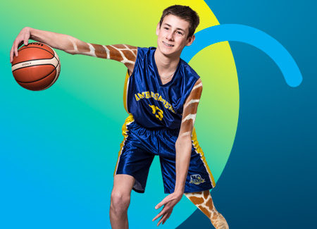 École secondaire Marcellin-Champagnat | Jeune en tenue de sport jouant au basketball